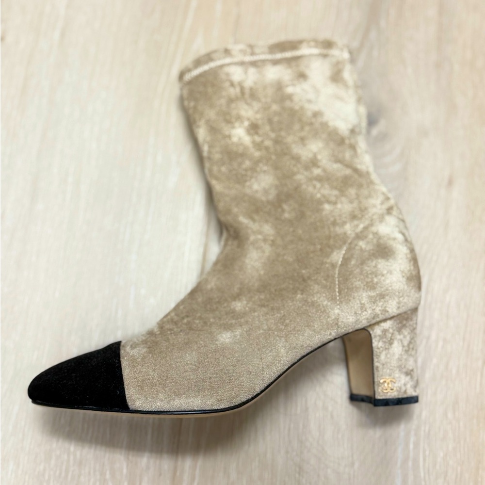 Chanel boot size 39